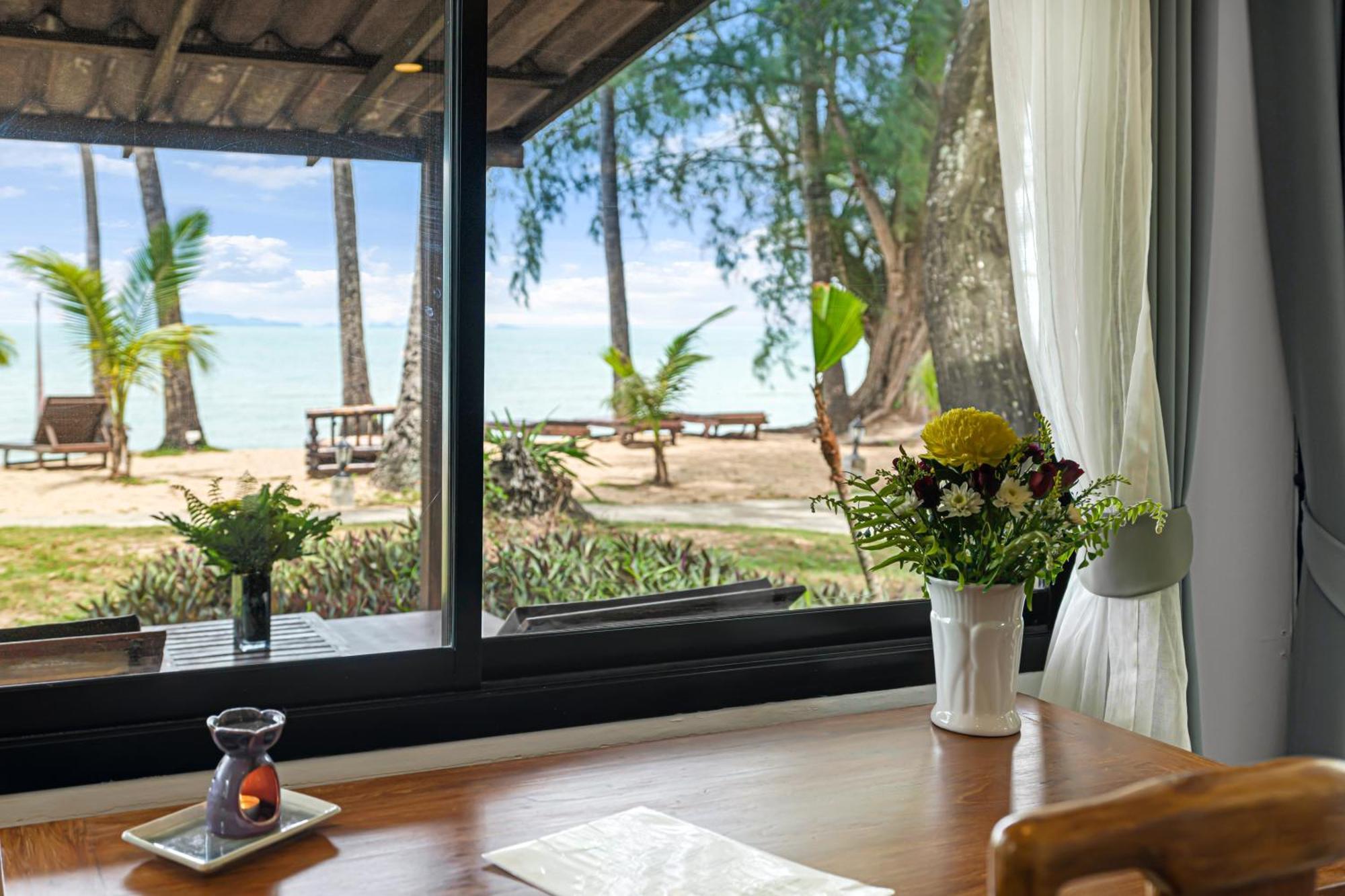 Anahata Resort Lipa Noi Extérieur photo