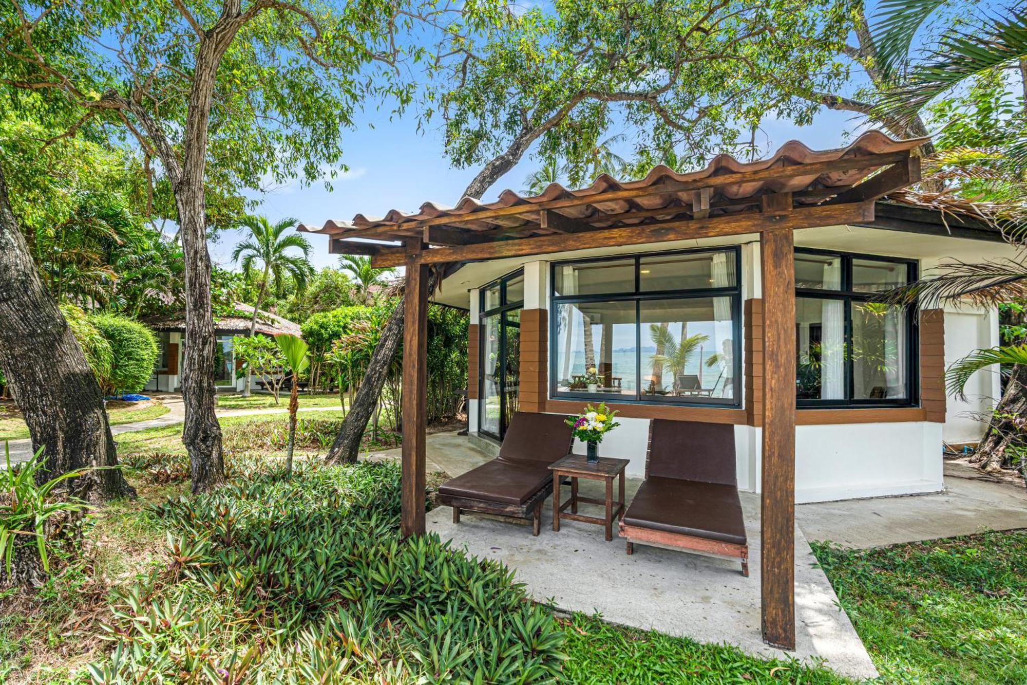 Anahata Resort Lipa Noi Extérieur photo
